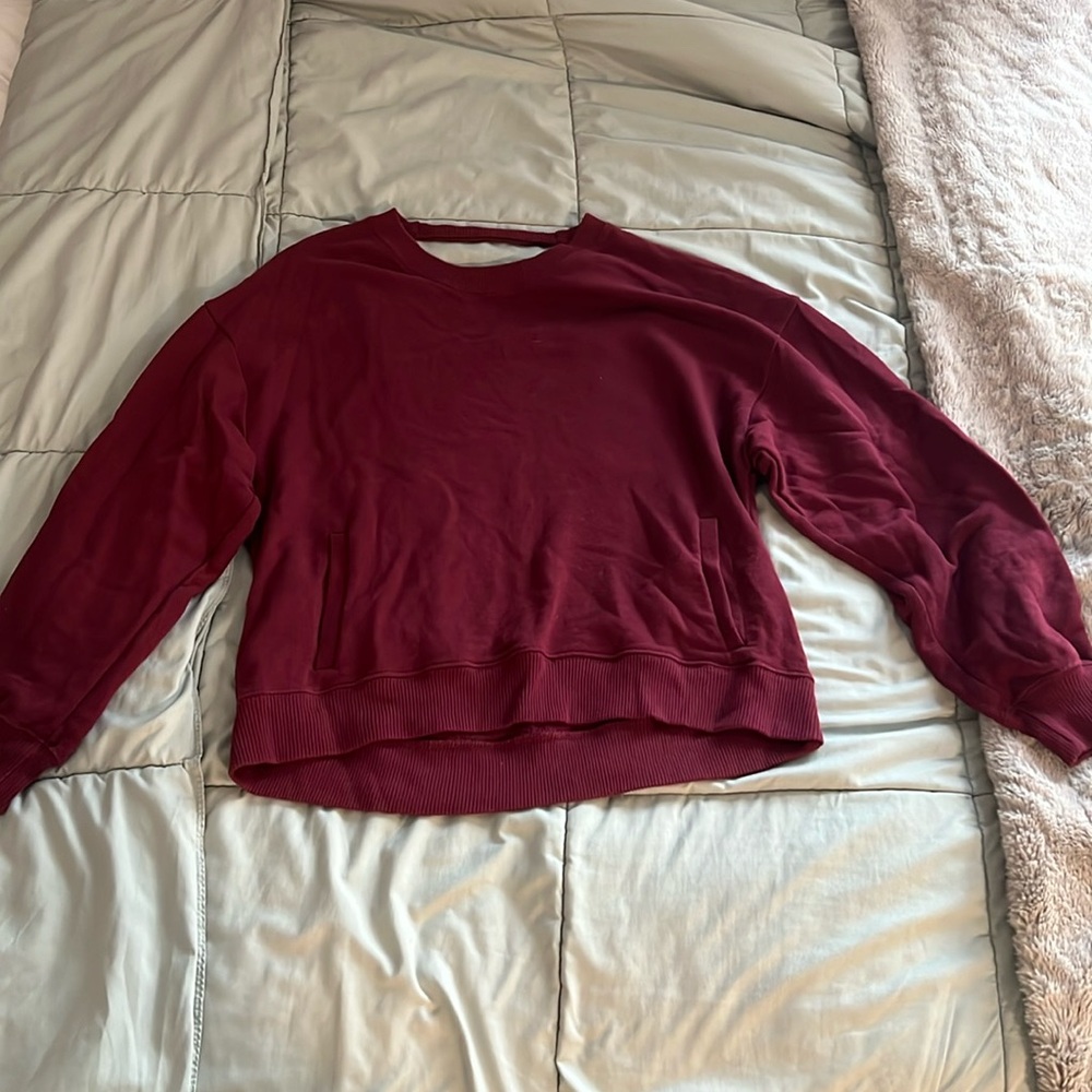 Hollister burgundy sweater with pockets and back cut out. Size XS.